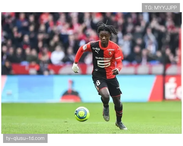 卡马文加的战术价值：固定位置与多面性如何取舍