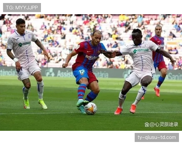 亚马尔如何通过右路盘带突破主导强强对话中的边路进攻？